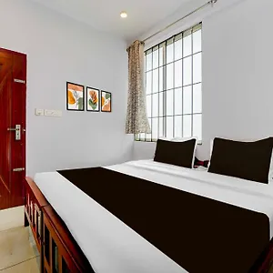Collection O Pukkattupady Aluva East 3*, Kochi India